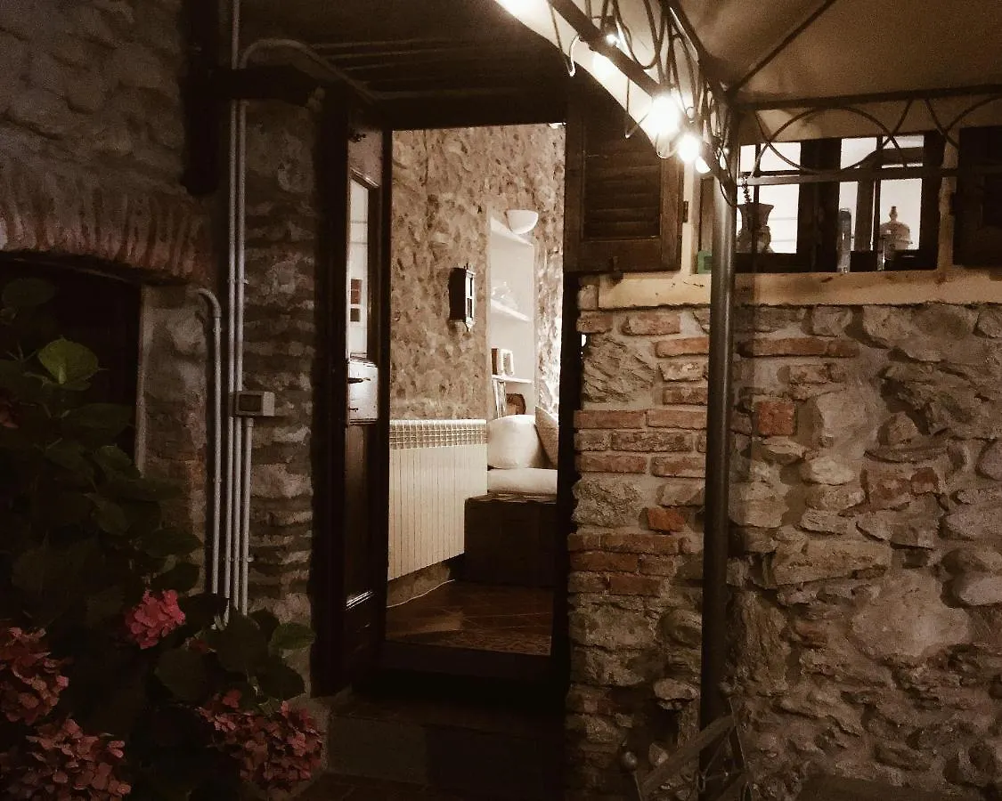 Antico Borgo Sanda Lago Maggiore Casalzuigno 0*,  Itália