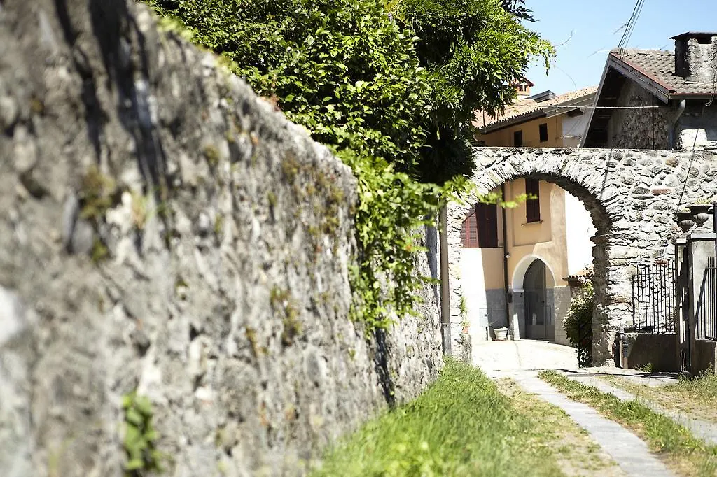 Alojamento de Acomodação e Pequeno-almoço Antico Borgo Sanda Lago Maggiore Casalzuigno Itália