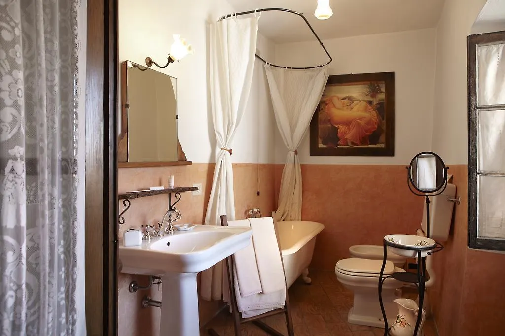 Antico Borgo Sanda Lago Maggiore Casalzuigno 0*,  Itália